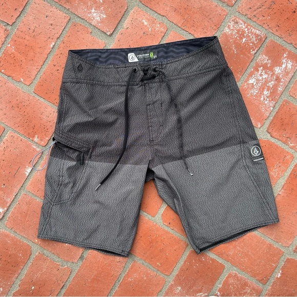 Volcom Swim Shorts Size 29 - Picture 1 of 4